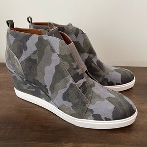 New without Box Linea Paolo Wedge Shoes Camo Sneakers Suede Slip On
